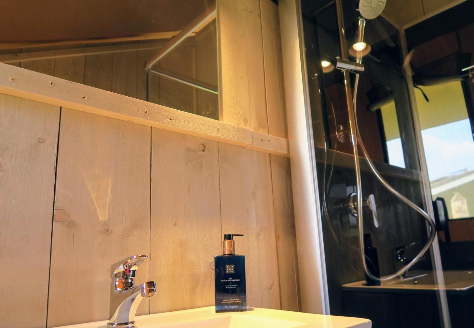 Luxe Safaritenten Petit013 - Nieuw Tilburg Camera foto